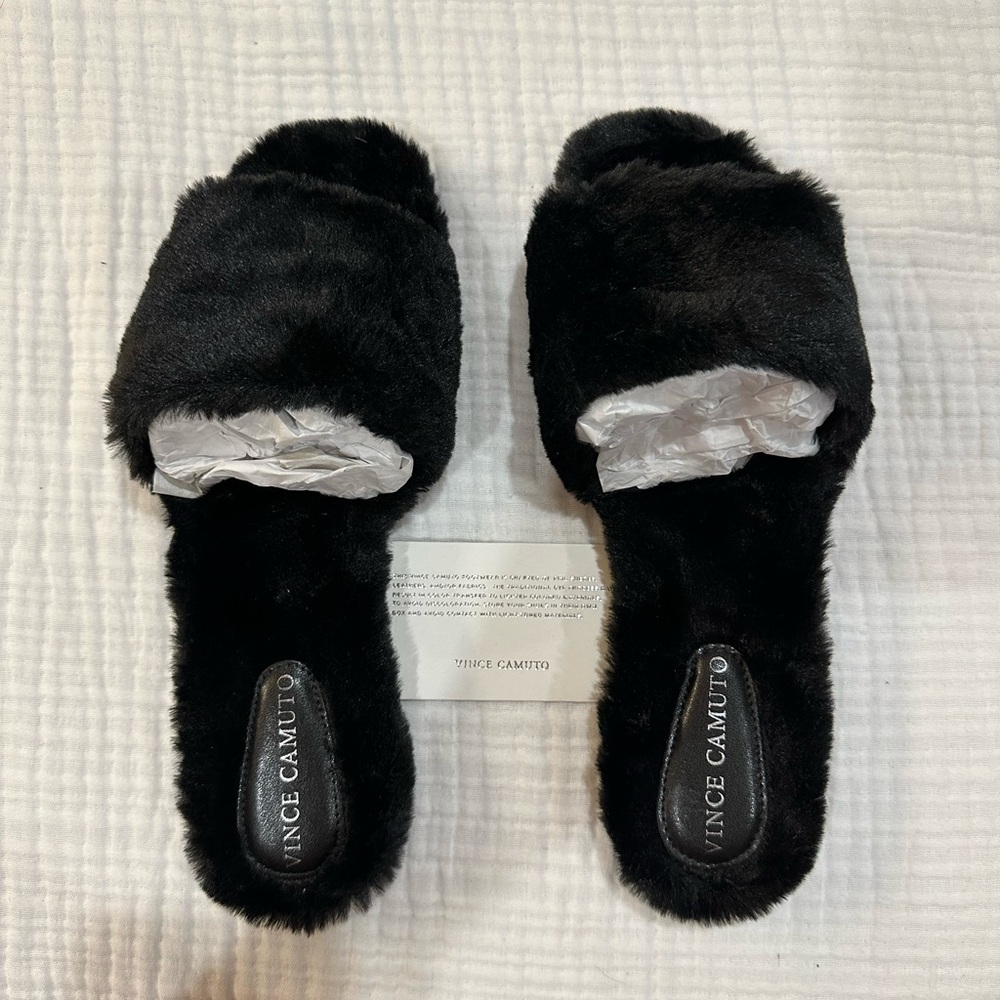 VINCE CAMUTO SLIPPERS